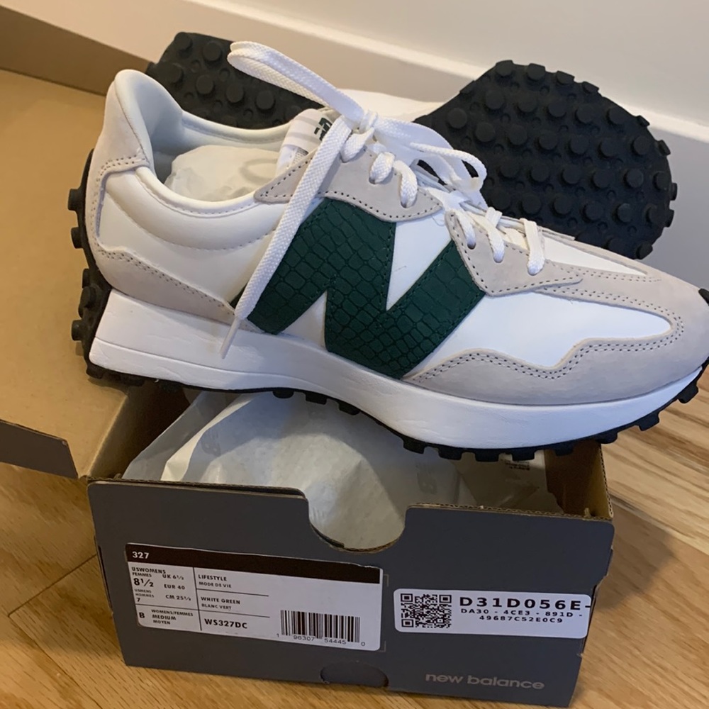 New balance 327 white green nightwatch size 8.5